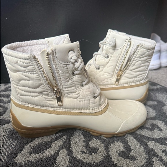 Women’s Size 8 Sperry “Duck Boots”- Cream/Tan Quilted - Picture 1 of 13
